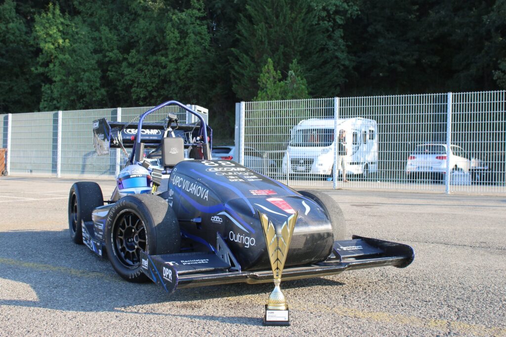 The Nova Ember from the front with its trophy